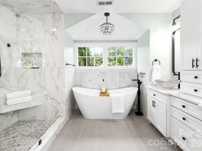 1825 Lombardy Circle, Charlotte, NC 28203.  MLS# CAR4407223, YatesRealty ID 45549. 