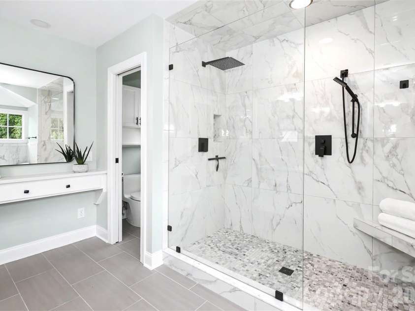 1825 Lombardy Circle, Charlotte, NC 28203.  MLS# CAR4407223, YatesRealty ID 45549. 