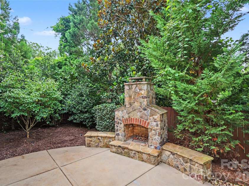1825 Lombardy Circle, Charlotte, NC 28203.  MLS# CAR4407223, YatesRealty ID 45549. 