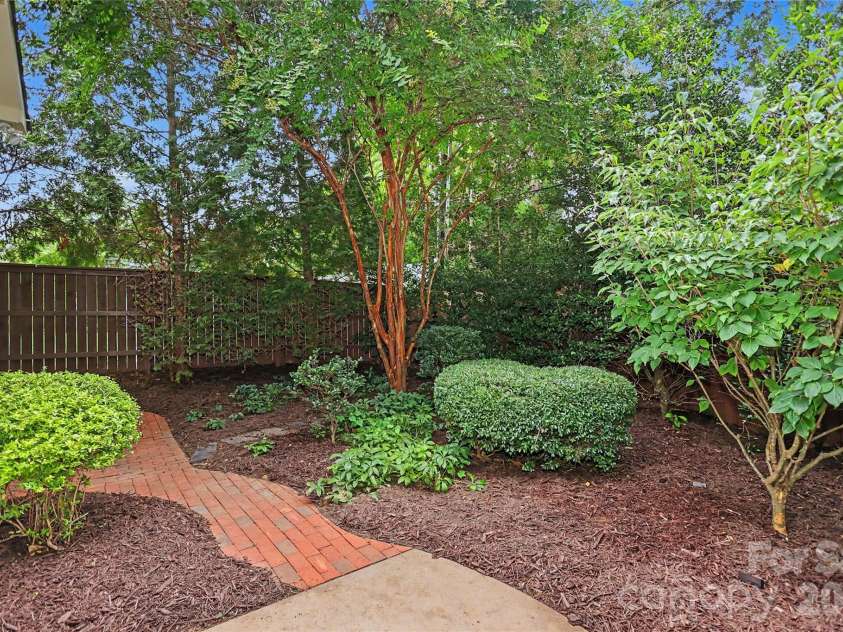 1825 Lombardy Circle, Charlotte, NC 28203.  MLS# CAR4407223, YatesRealty ID 45549. 