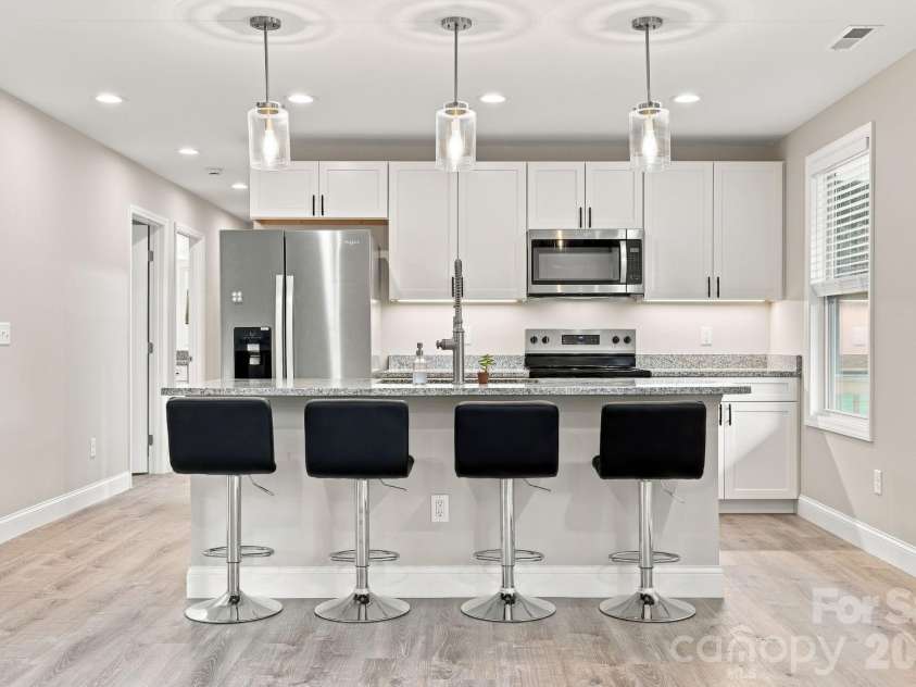 7 Greenridge Road, Weaverville, NC 28787.  MLS# CAR4415328, YatesRealty ID 45550. Breakfast Bar/Kitchen Island