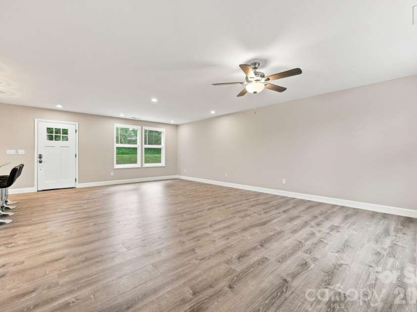 7 Greenridge Road, Weaverville, NC 28787.  MLS# CAR4415328, YatesRealty ID 45550. Dining area