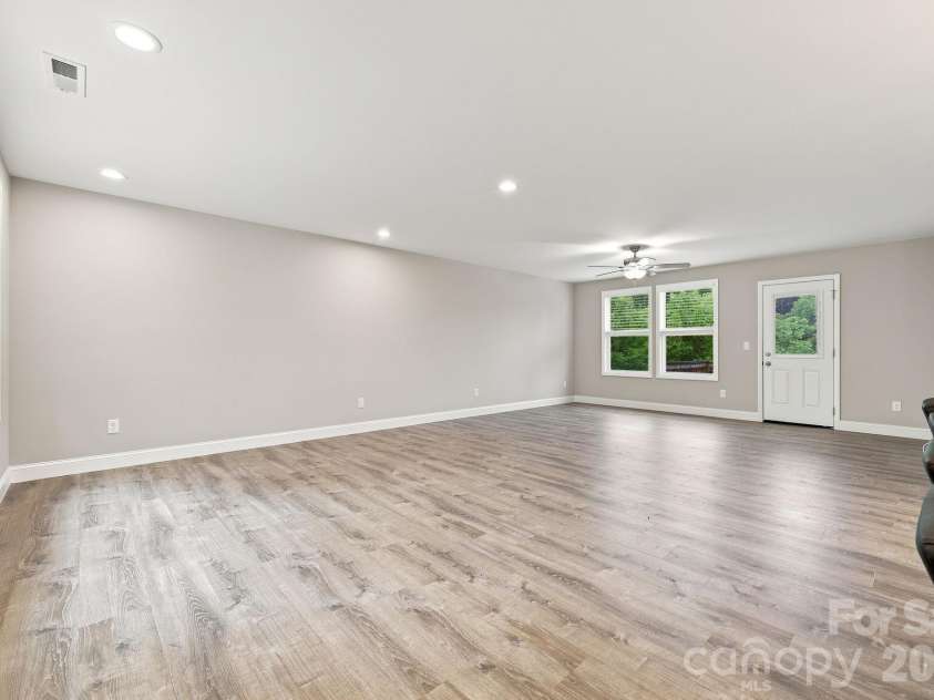 7 Greenridge Road, Weaverville, NC 28787.  MLS# CAR4415328, YatesRealty ID 45550. Dining & Living Spaces