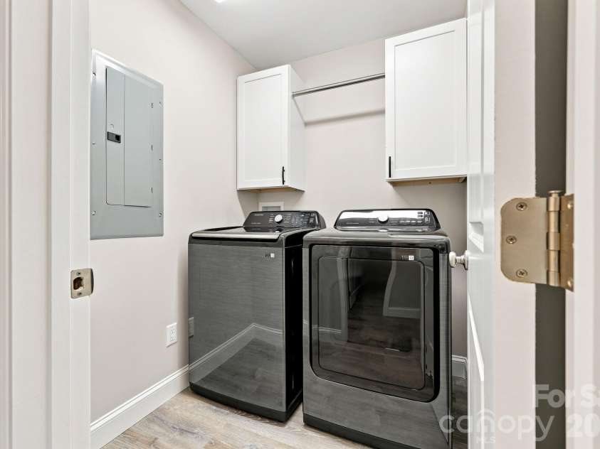 7 Greenridge Road, Weaverville, NC 28787.  MLS# CAR4415328, YatesRealty ID 45550. In-hallway laundry