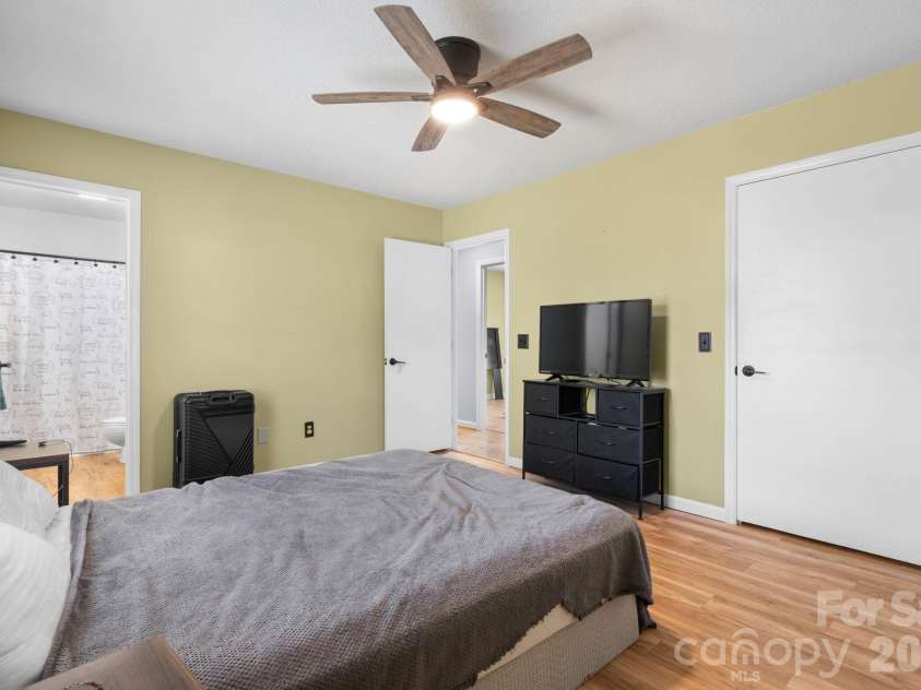 804 Southside Court, Lenoir, NC 28645.  MLS# CAR4416553, YatesRealty ID 45552. 