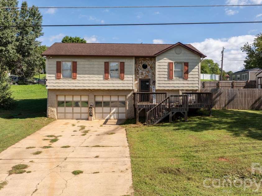804 Southside Court, Lenoir, NC 28645.  MLS# CAR4416553, YatesRealty ID 45552. 