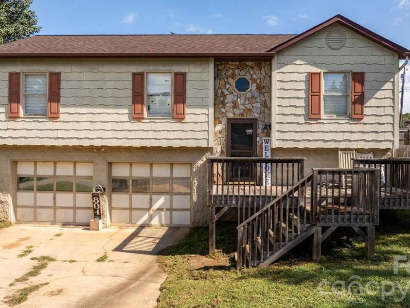 804 Southside Court, Lenoir, NC 28645.  MLS# CAR4416553, YatesRealty ID 45552. 