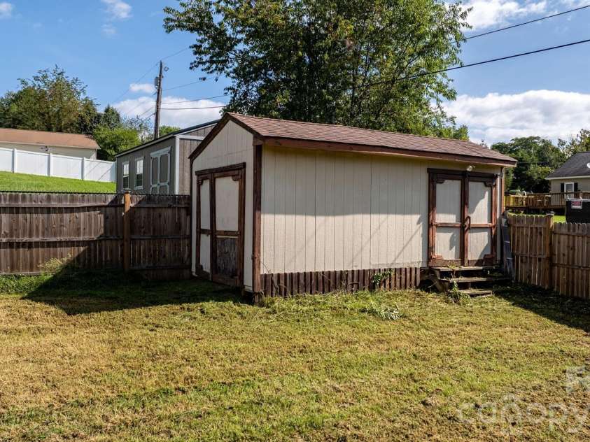 804 Southside Court, Lenoir, NC 28645.  MLS# CAR4416553, YatesRealty ID 45552. 