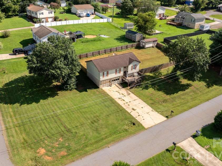 804 Southside Court, Lenoir, NC 28645.  MLS# CAR4416553, YatesRealty ID 45552. 