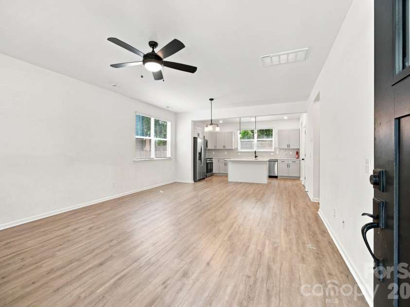 1812 Purser Drive, Charlotte, NC 28215.  MLS# CAR4416276, YatesRealty ID 45553. 