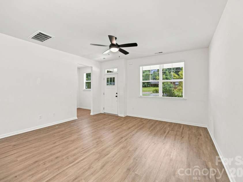 1812 Purser Drive, Charlotte, NC 28215.  MLS# CAR4416276, YatesRealty ID 45553. 