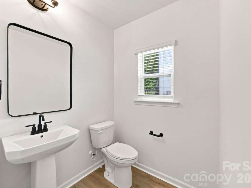 1812 Purser Drive, Charlotte, NC 28215.  MLS# CAR4416276, YatesRealty ID 45553. 