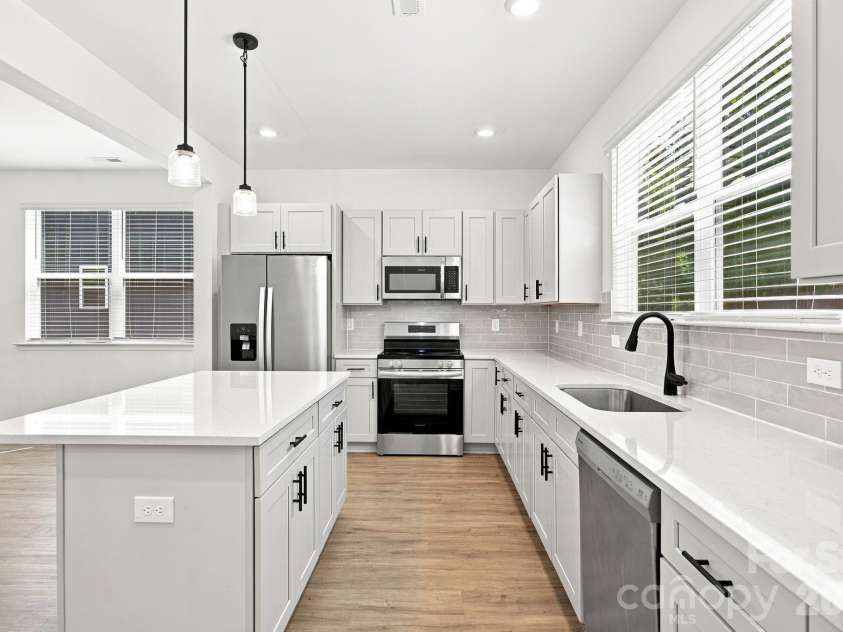 1812 Purser Drive, Charlotte, NC 28215.  MLS# CAR4416276, YatesRealty ID 45553. 