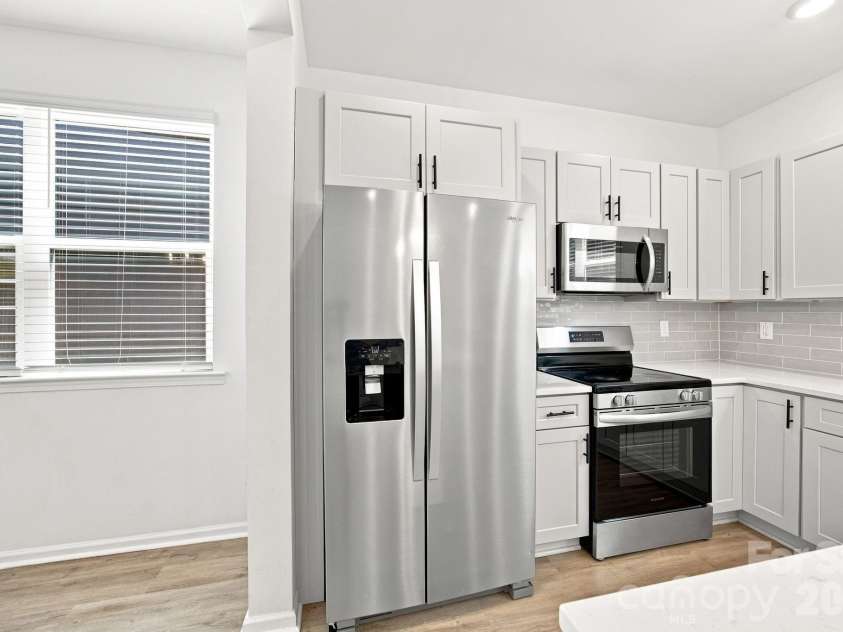 1812 Purser Drive, Charlotte, NC 28215.  MLS# CAR4416276, YatesRealty ID 45553. 