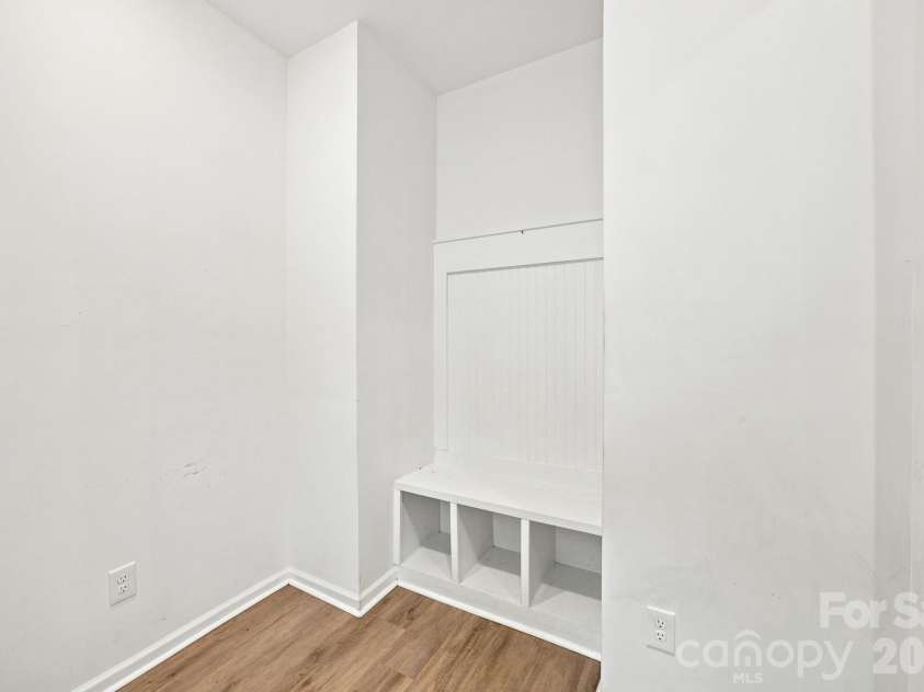1812 Purser Drive, Charlotte, NC 28215.  MLS# CAR4416276, YatesRealty ID 45553. 