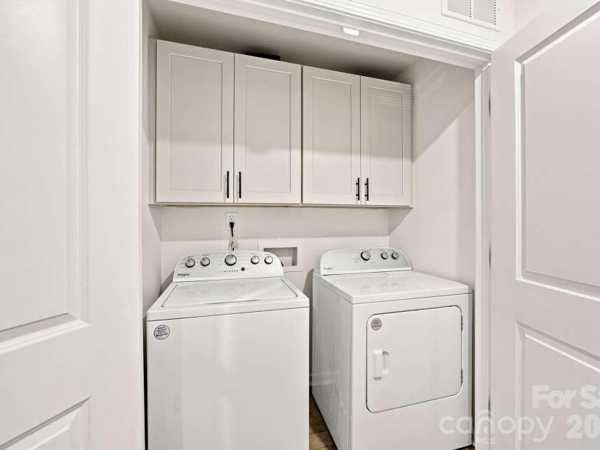 1812 Purser Drive, Charlotte, NC 28215.  MLS# CAR4416276, YatesRealty ID 45553. 