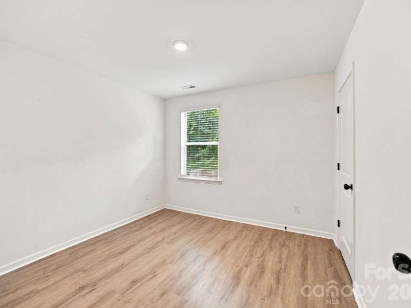 1812 Purser Drive, Charlotte, NC 28215.  MLS# CAR4416276, YatesRealty ID 45553. 