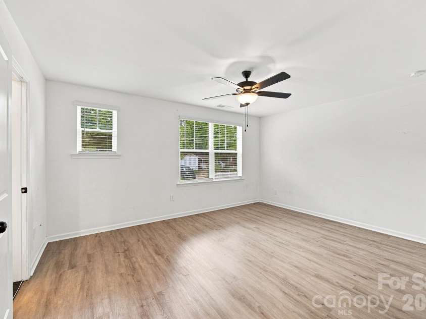 1812 Purser Drive, Charlotte, NC 28215.  MLS# CAR4416276, YatesRealty ID 45553. 