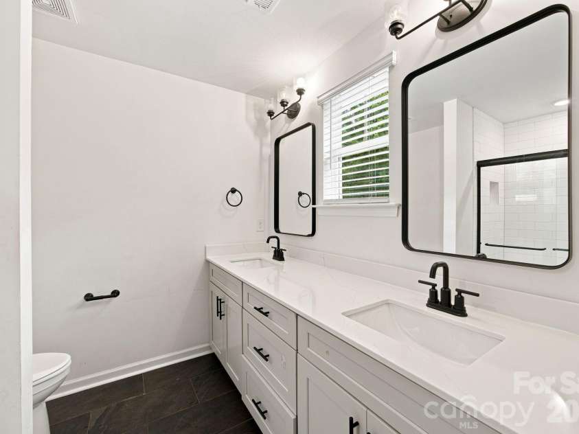 1812 Purser Drive, Charlotte, NC 28215.  MLS# CAR4416276, YatesRealty ID 45553. 