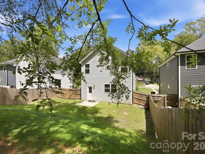 1812 Purser Drive, Charlotte, NC 28215.  MLS# CAR4416276, YatesRealty ID 45553. 