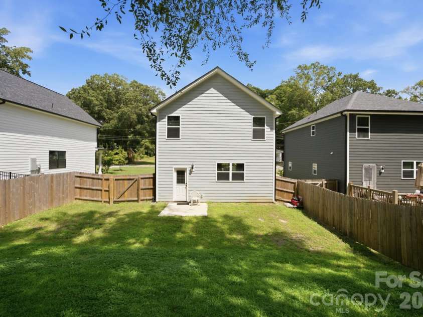 1812 Purser Drive, Charlotte, NC 28215.  MLS# CAR4416276, YatesRealty ID 45553. 