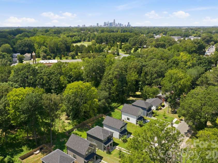 1812 Purser Drive, Charlotte, NC 28215.  MLS# CAR4416276, YatesRealty ID 45553. 