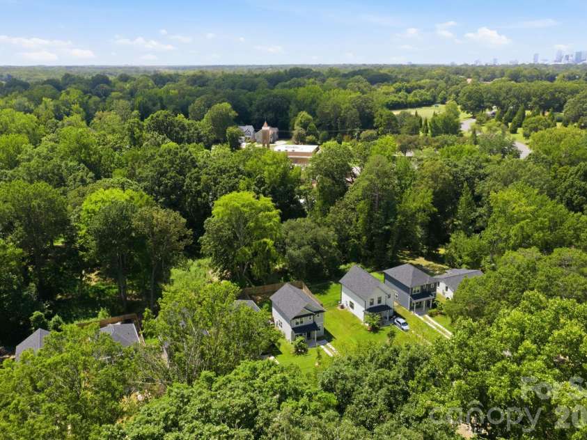 1812 Purser Drive, Charlotte, NC 28215.  MLS# CAR4416276, YatesRealty ID 45553. 