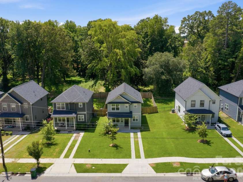 1812 Purser Drive, Charlotte, NC 28215.  MLS# CAR4416276, YatesRealty ID 45553. 