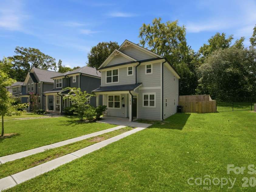 1812 Purser Drive, Charlotte, NC 28215.  MLS# CAR4416276, YatesRealty ID 45553. 
