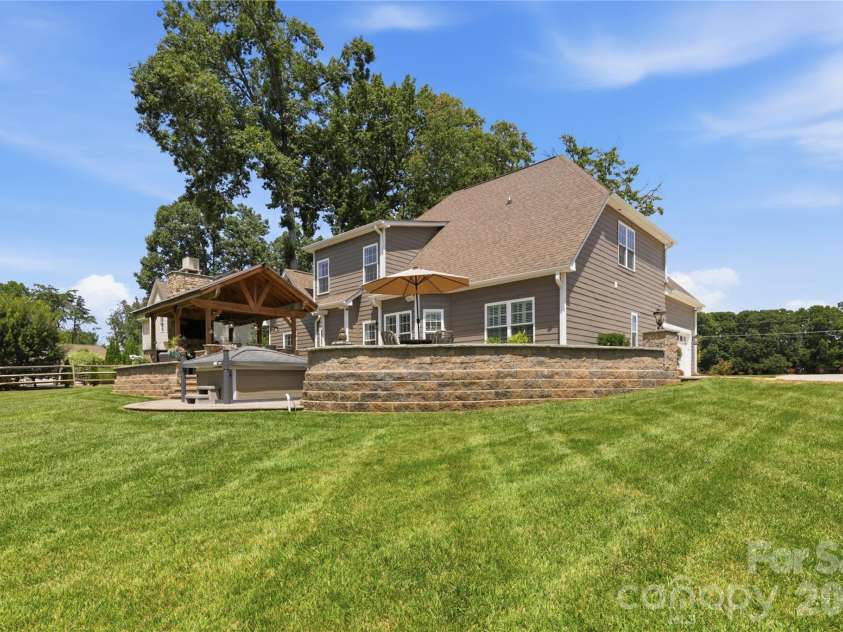 304 Stutts Road, Mooresville, NC 28117.  MLS# CAR4413513, YatesRealty ID 45554. 