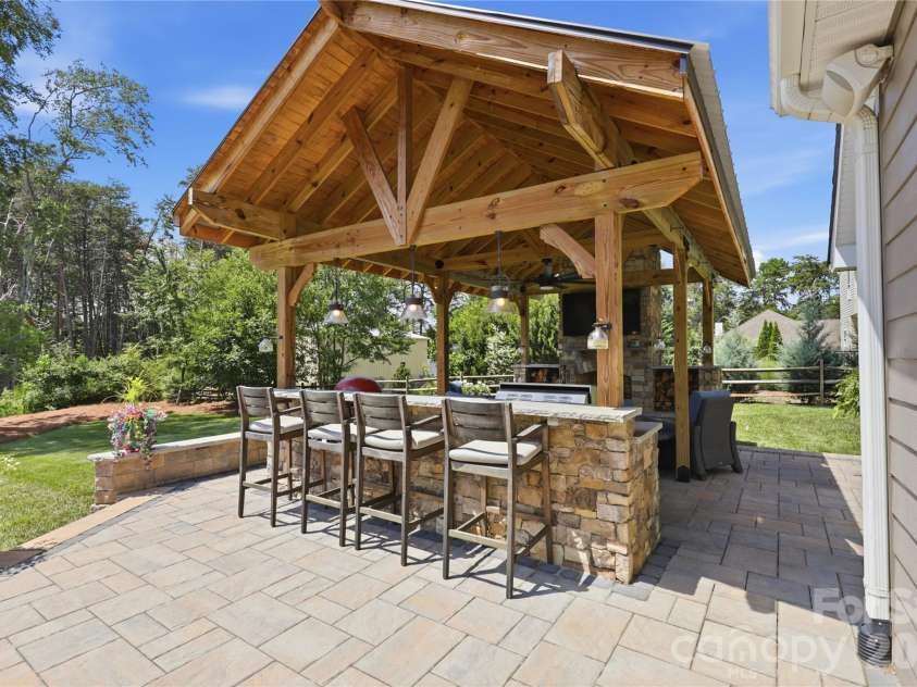 304 Stutts Road, Mooresville, NC 28117.  MLS# CAR4413513, YatesRealty ID 45554. 