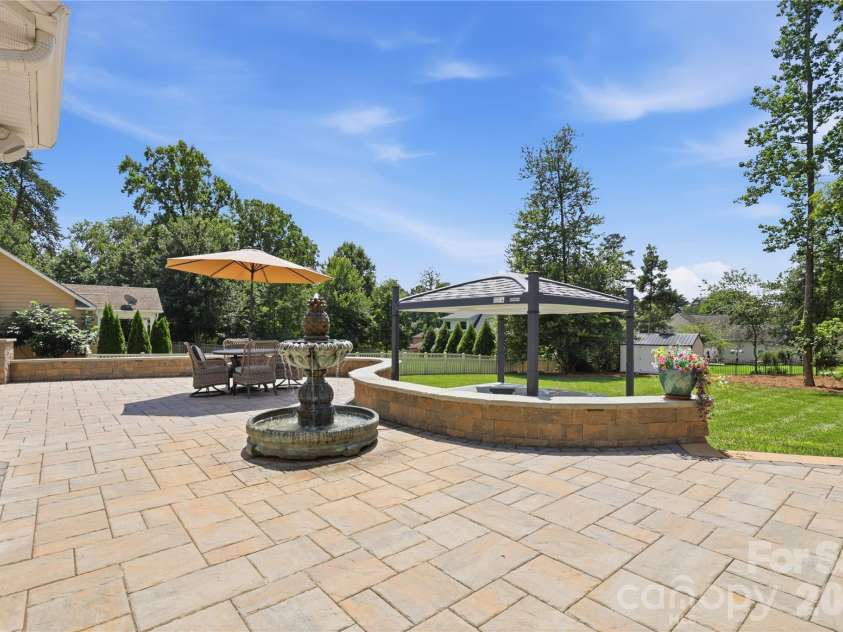 304 Stutts Road, Mooresville, NC 28117.  MLS# CAR4413513, YatesRealty ID 45554. 