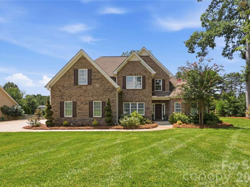 304 Stutts Road, Mooresville, NC 28117.  MLS# CAR4413513, YatesRealty ID 45554. Immaculately maintained , professionally landscaped