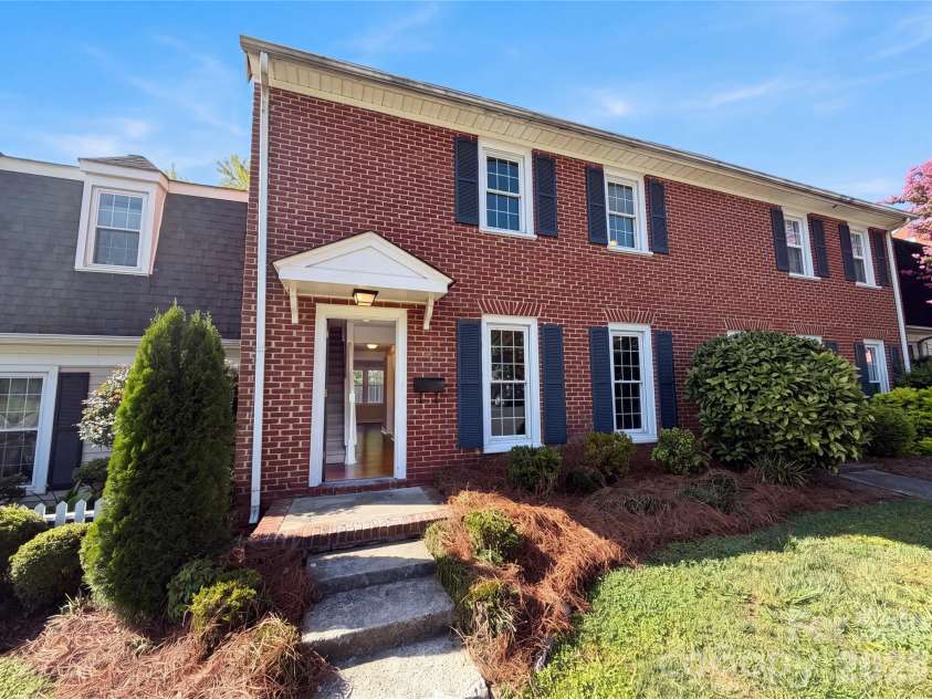 8042 Regent Park Lane, Charlotte, NC 28210.  MLS# CAR4416558, YatesRealty ID 45555. 