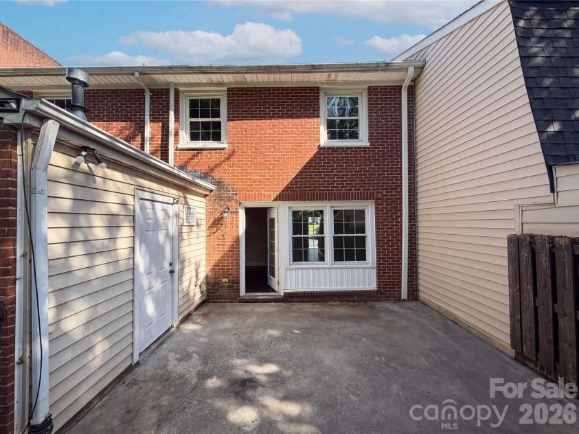 8042 Regent Park Lane, Charlotte, NC 28210.  MLS# CAR4416558, YatesRealty ID 45555. 