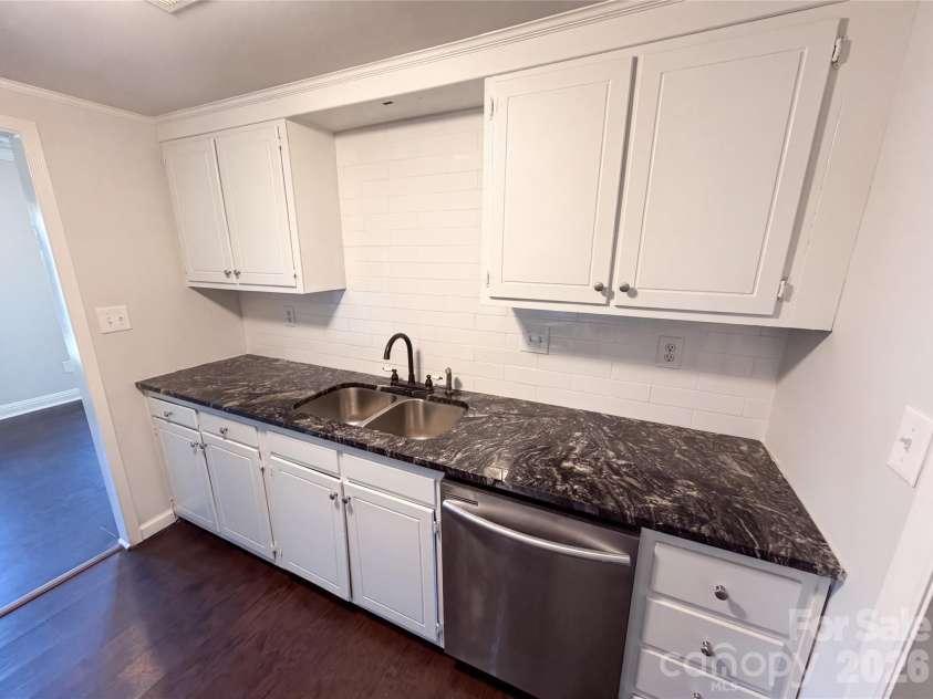 8042 Regent Park Lane, Charlotte, NC 28210.  MLS# CAR4416558, YatesRealty ID 45555. 