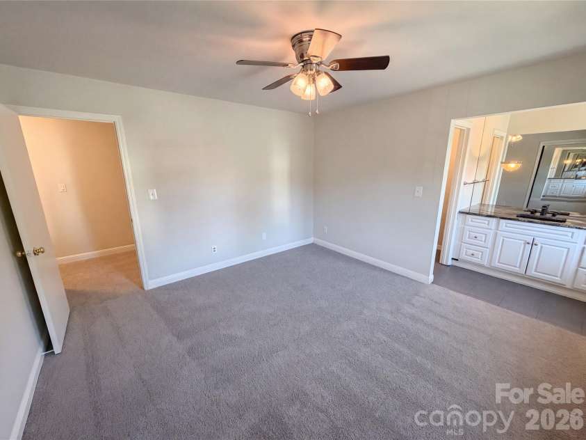 8042 Regent Park Lane, Charlotte, NC 28210.  MLS# CAR4416558, YatesRealty ID 45555. 