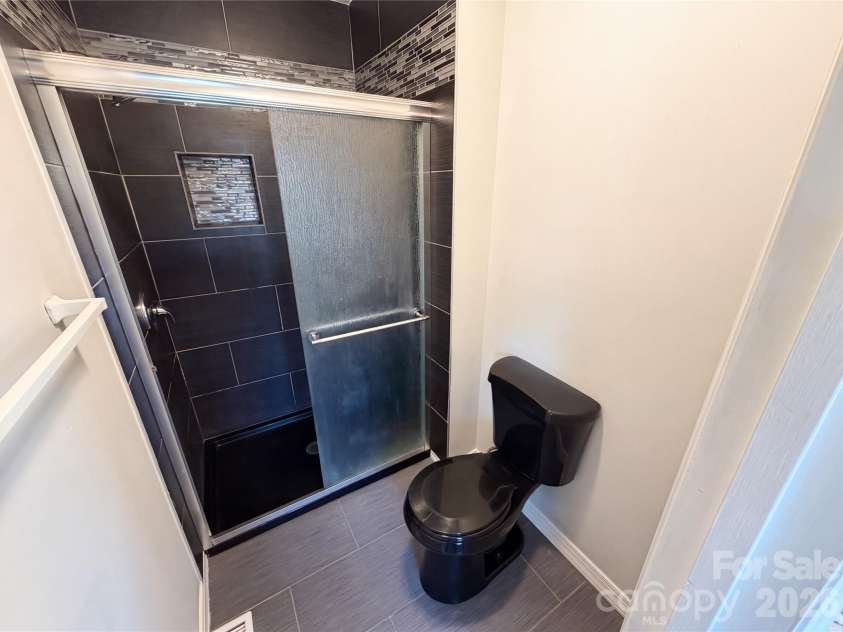8042 Regent Park Lane, Charlotte, NC 28210.  MLS# CAR4416558, YatesRealty ID 45555. 