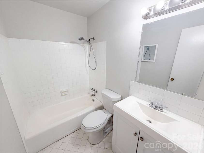 8042 Regent Park Lane, Charlotte, NC 28210.  MLS# CAR4416558, YatesRealty ID 45555. 