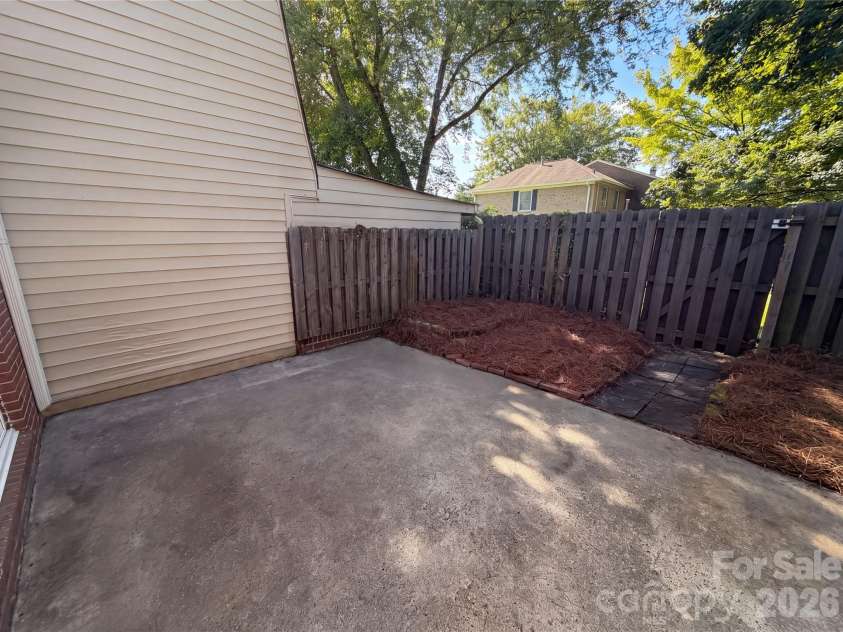 8042 Regent Park Lane, Charlotte, NC 28210.  MLS# CAR4416558, YatesRealty ID 45555. 
