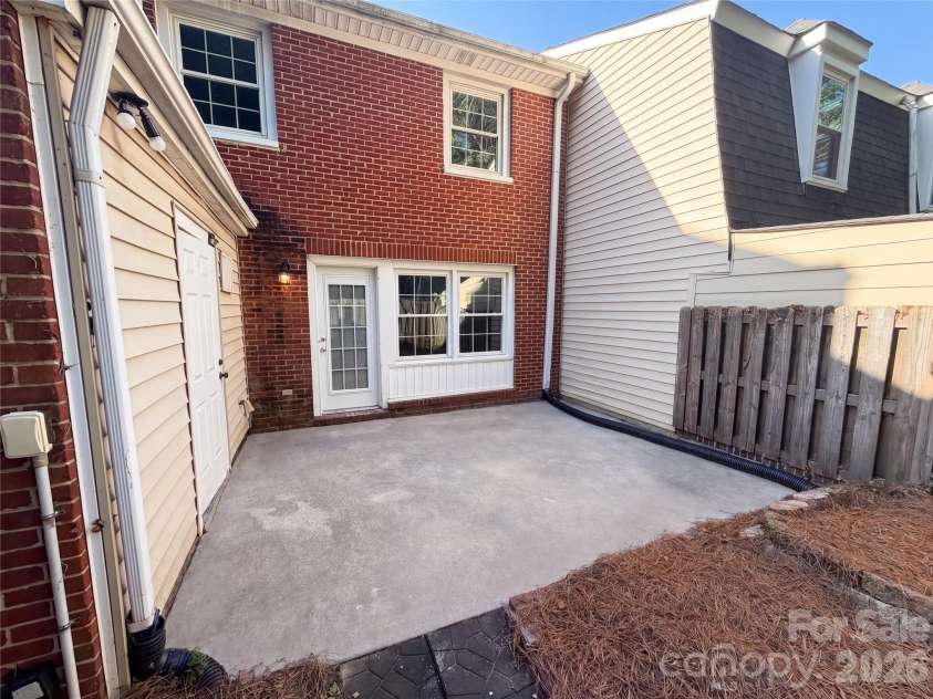 8042 Regent Park Lane, Charlotte, NC 28210.  MLS# CAR4416558, YatesRealty ID 45555. 