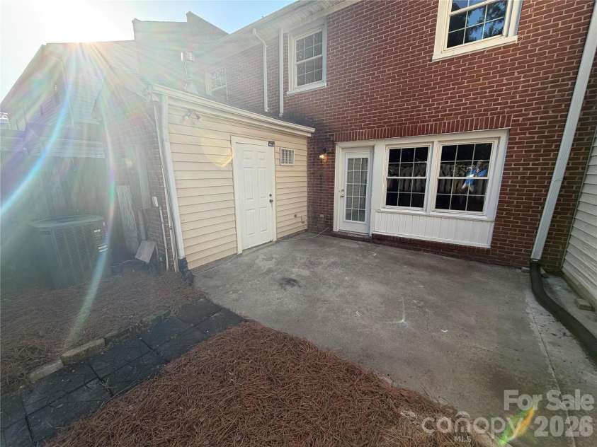8042 Regent Park Lane, Charlotte, NC 28210.  MLS# CAR4416558, YatesRealty ID 45555. 