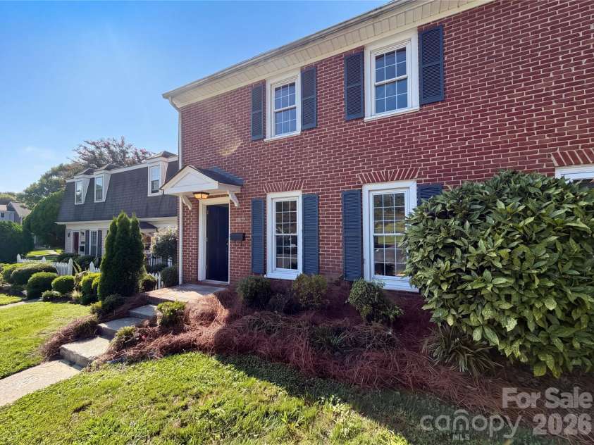 8042 Regent Park Lane, Charlotte, NC 28210.  MLS# CAR4416558, YatesRealty ID 45555. 