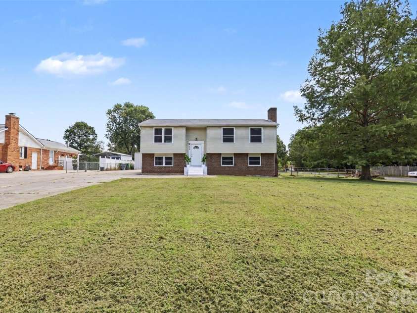 2119 O Hara Drive, Charlotte, NC 28273.  MLS# CAR4415100, YatesRealty ID 45557. 
