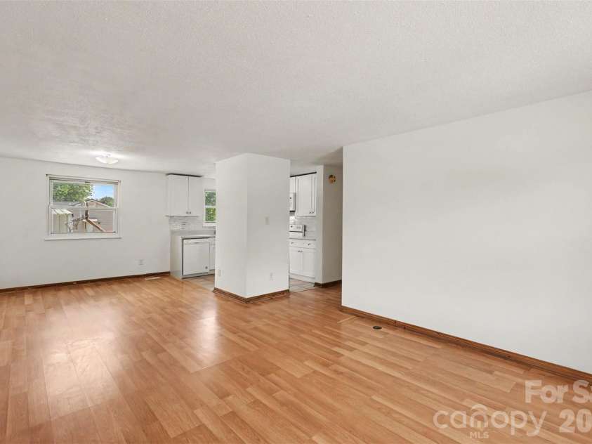 2119 O Hara Drive, Charlotte, NC 28273.  MLS# CAR4415100, YatesRealty ID 45557. Breakfast area