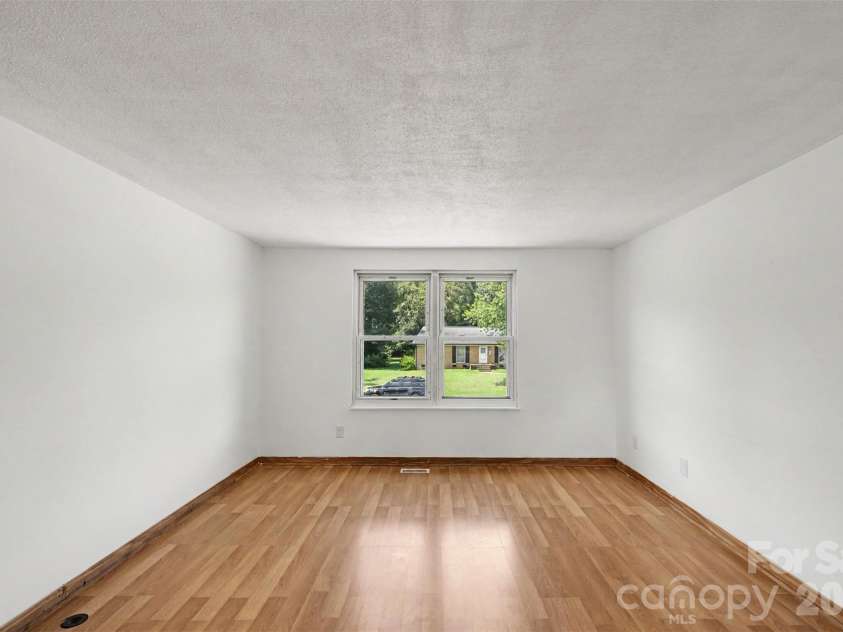 2119 O Hara Drive, Charlotte, NC 28273.  MLS# CAR4415100, YatesRealty ID 45557. Dining room