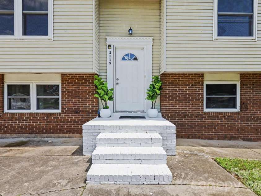 2119 O Hara Drive, Charlotte, NC 28273.  MLS# CAR4415100, YatesRealty ID 45557. Front entrance