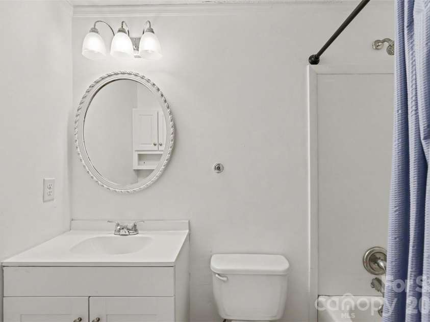 2119 O Hara Drive, Charlotte, NC 28273.  MLS# CAR4415100, YatesRealty ID 45557. Full bathroom on main floor