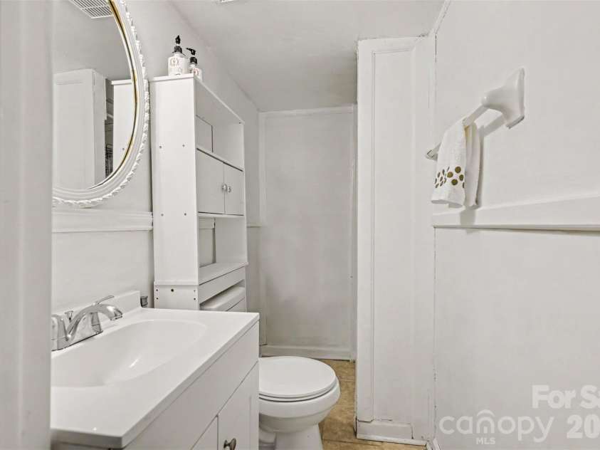 2119 O Hara Drive, Charlotte, NC 28273.  MLS# CAR4415100, YatesRealty ID 45557. Full bathroom on the lower level