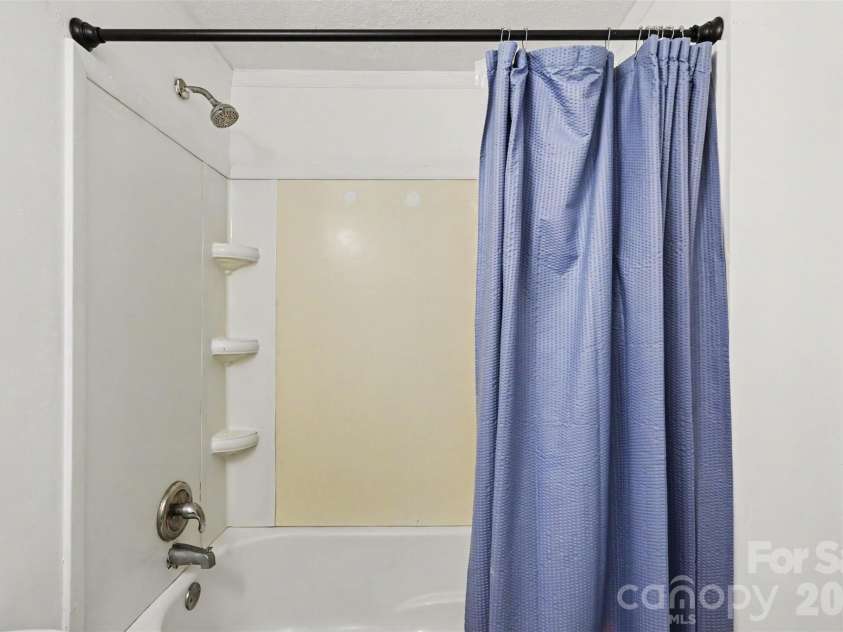 2119 O Hara Drive, Charlotte, NC 28273.  MLS# CAR4415100, YatesRealty ID 45557. Hallway full bathroom